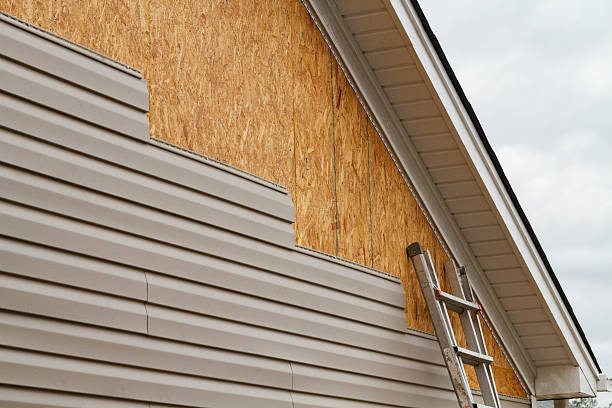 Professional Fiber Cement Siding technician working in Bloomfield, IN